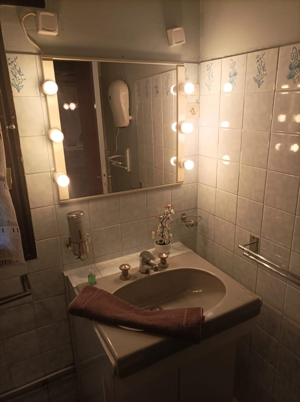 Bathroom, towels