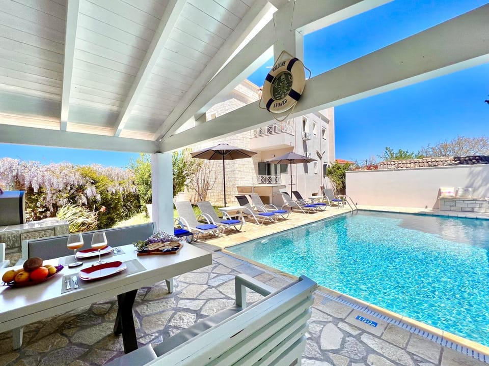 Swimming pool, Swimming pool