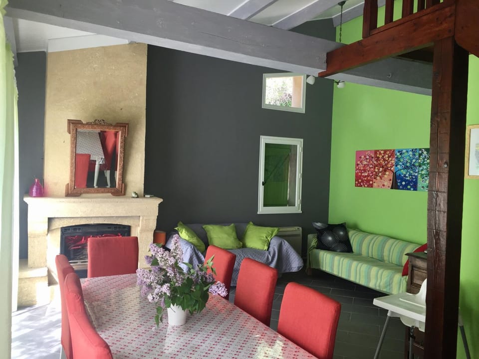 Seating area, Dining area