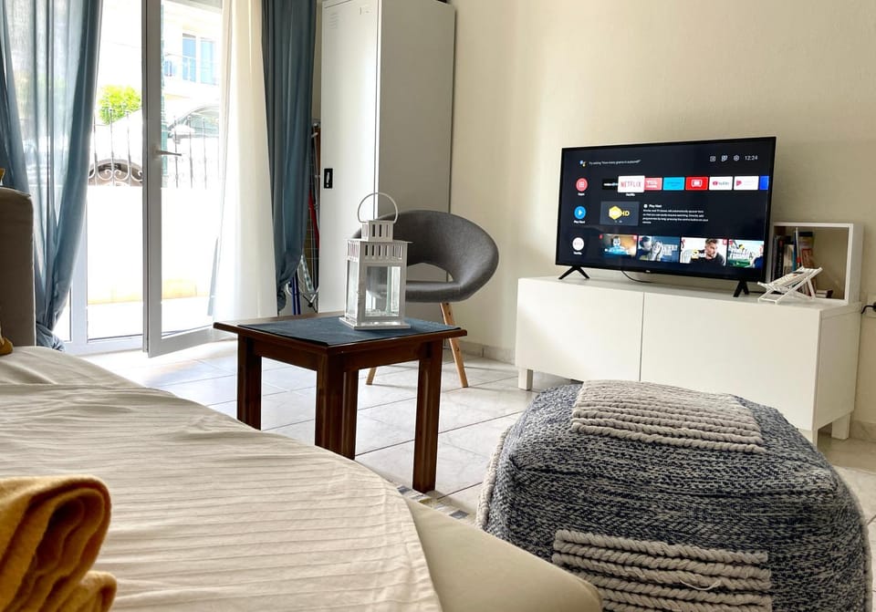 TV and multimedia, Photo of the whole room