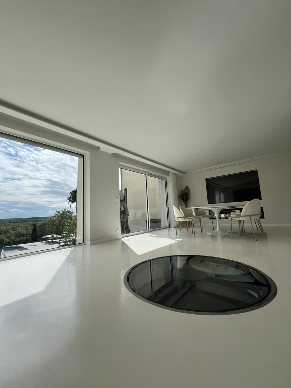 TV and multimedia, Living room, Banquet/Function facilities, Seating area, Dining area, Meeting/conference room