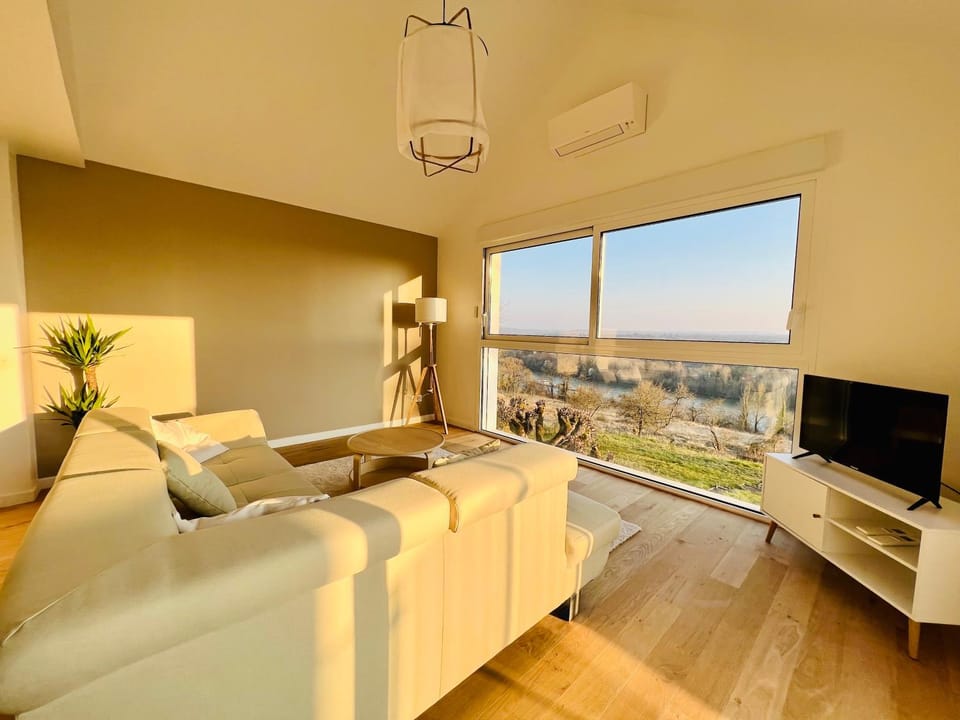 Patio, View (from property/room), Living room, Seating area
