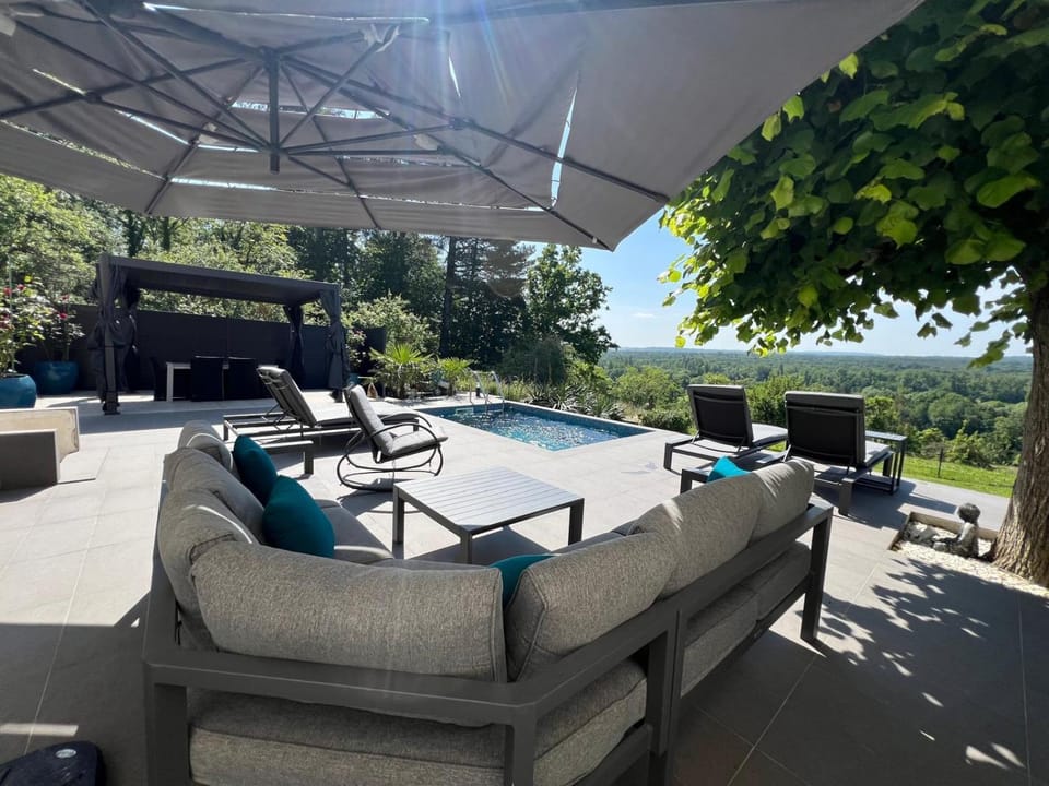 Patio, Natural landscape, View (from property/room), Balcony/Terrace, Living room, Seating area, Pool view, Swimming pool, sunbed