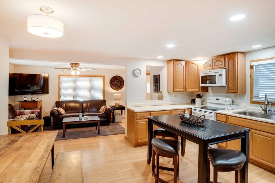 Charming Iowa Abode Near Knoxville Raceway! House in Iowa