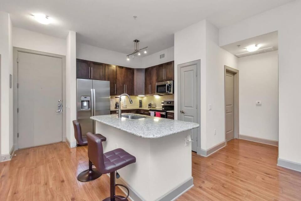 Kitchen or kitchenette, Dining area, minibar
