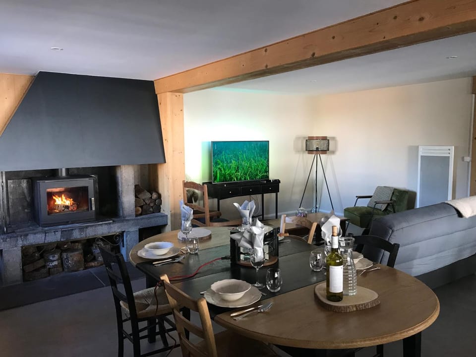 Living room, Dining area