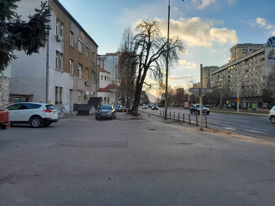 Neighbourhood, City view, Location, Parking