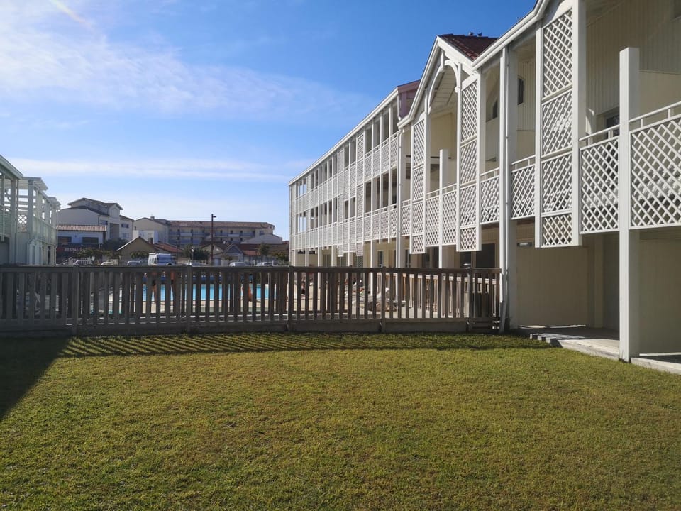 Appartement 200m de l'océan avec piscine extérieure Apartment in Mimizan