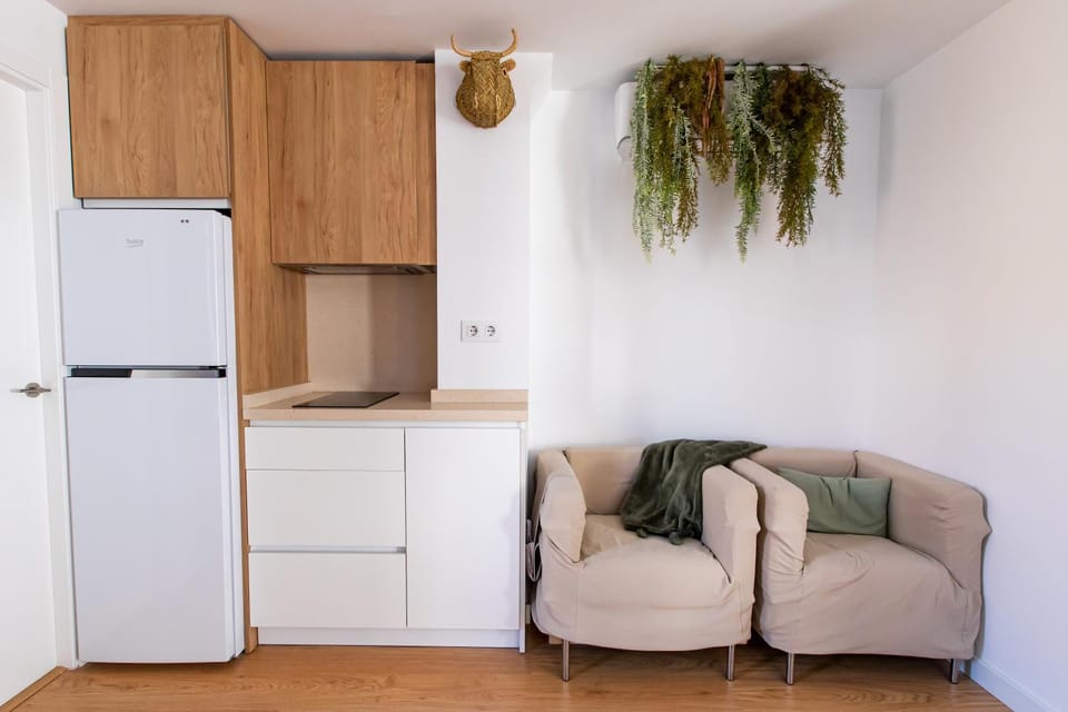 Dining area, kitchen