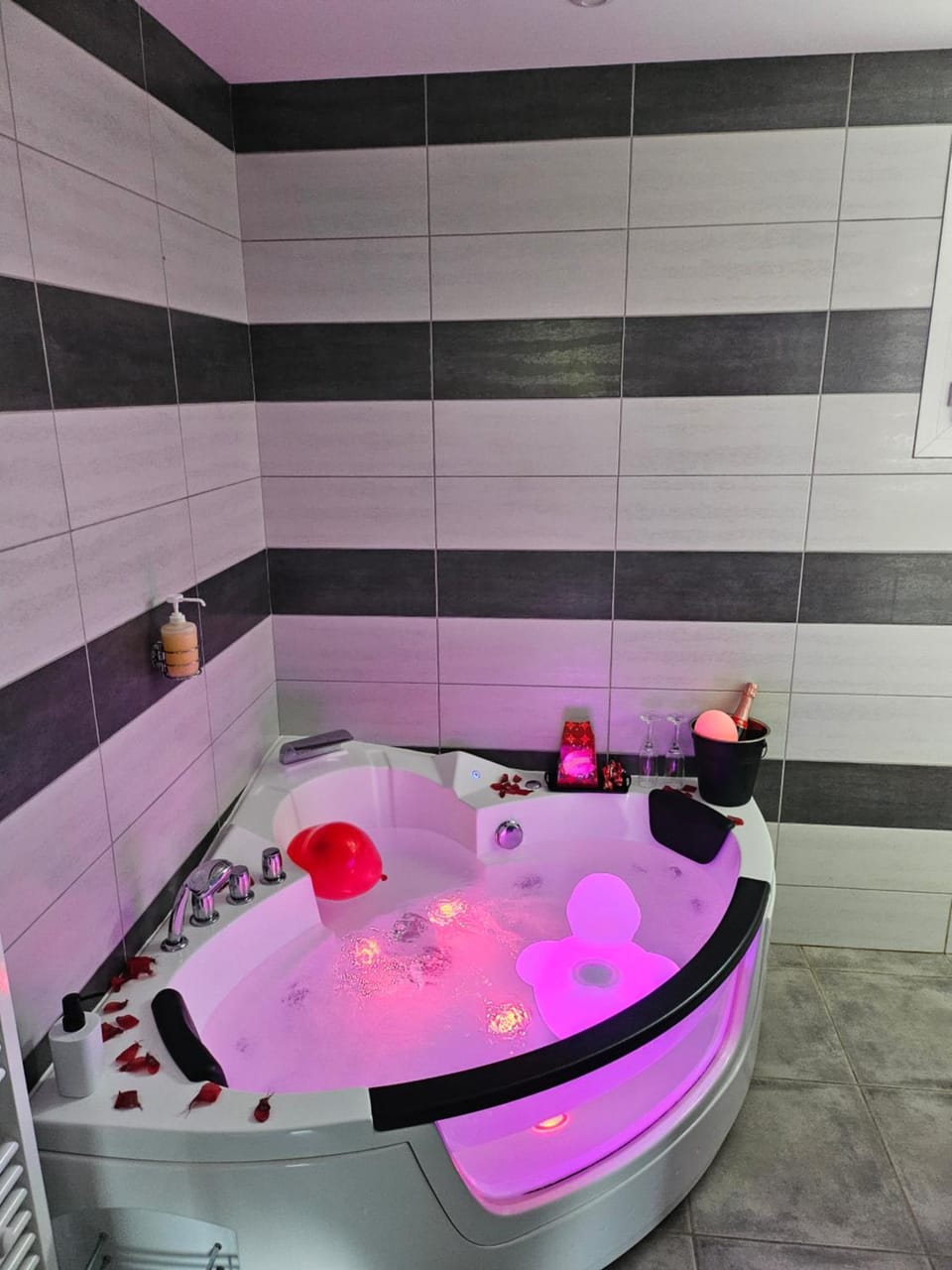Hot Tub, Bathroom, Spa and wellness centre/facilities, Spa and wellness centre/facilities, Bath
