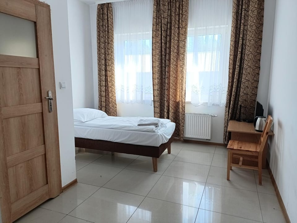 Hostel Wólka Kosowska z prywatnymi łazienkami Hostel in Masovian Voivodeship