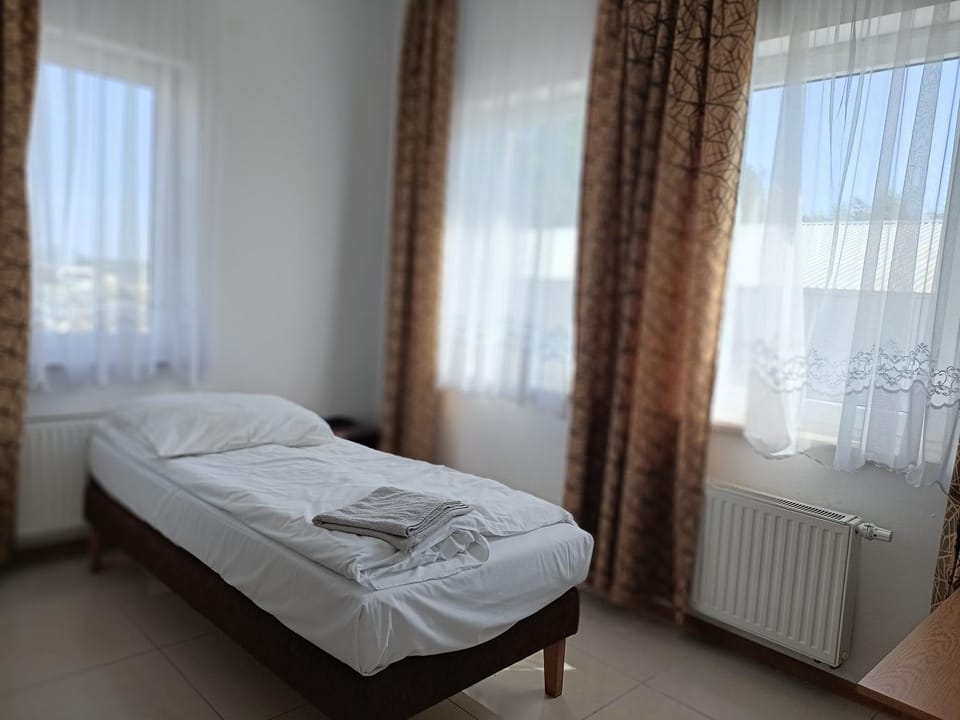 Hostel Wólka Kosowska z prywatnymi łazienkami Hostel in Masovian Voivodeship