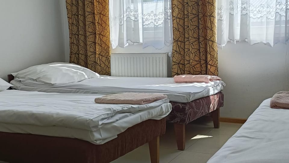 Hostel Wólka Kosowska z prywatnymi łazienkami Hostel in Masovian Voivodeship