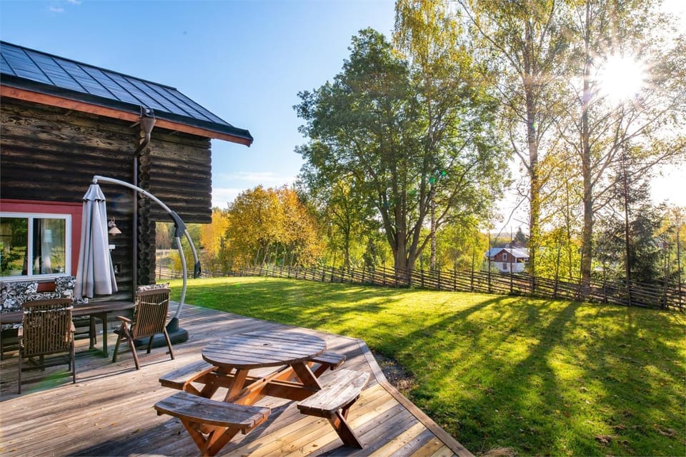 Property building, Patio, Spring, Day, Natural landscape, Garden, Dining area, Garden view