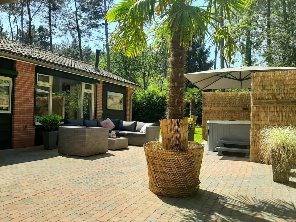 Garden, Hot Tub