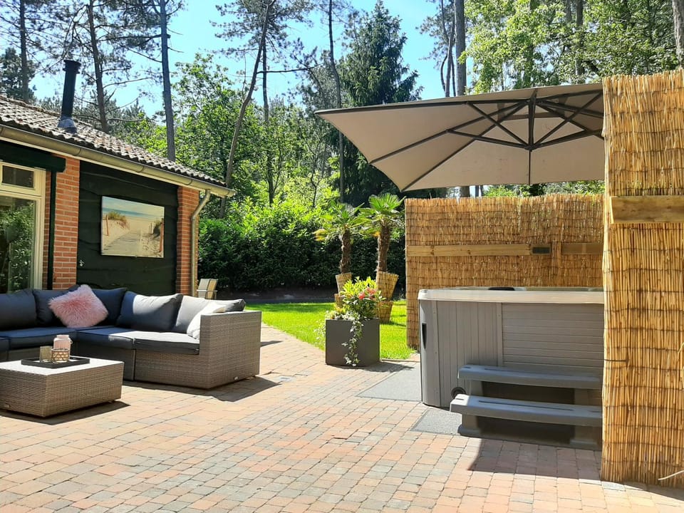 Garden, Hot Tub, Spa and wellness centre/facilities