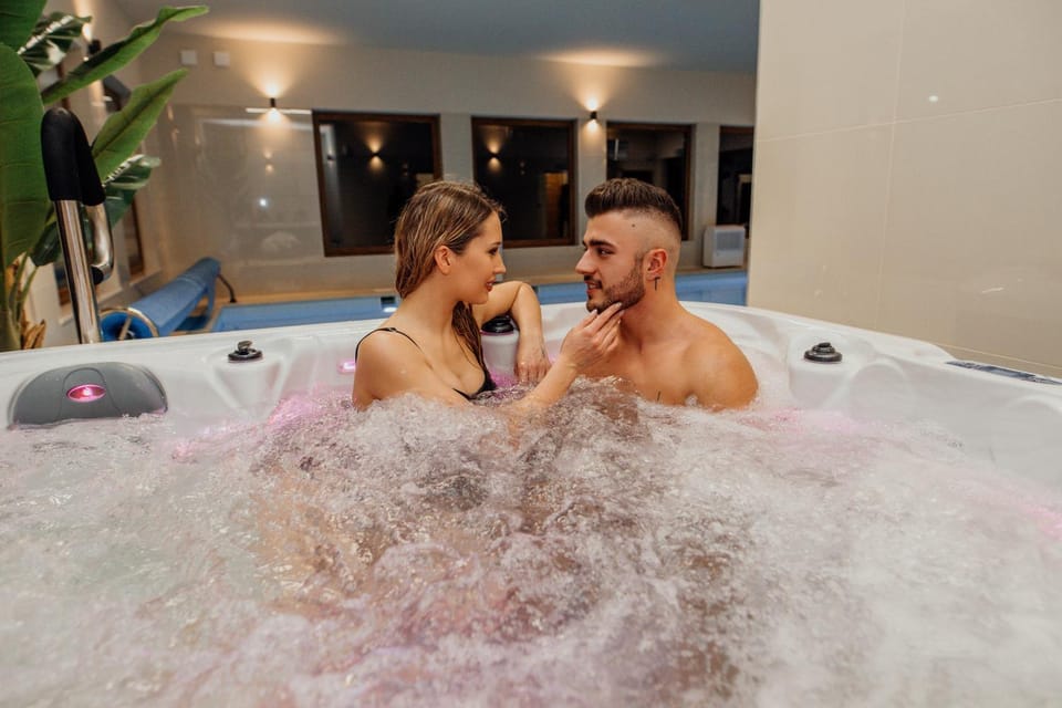 Hot Tub, Swimming pool
