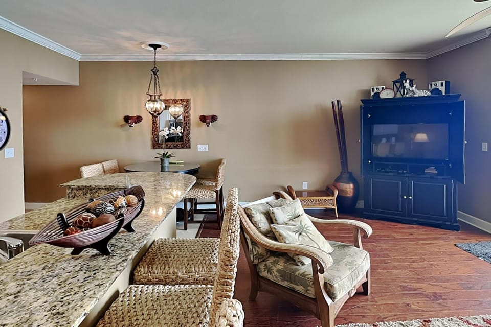 TV and multimedia, Living room, Seating area, Dining area, furniture