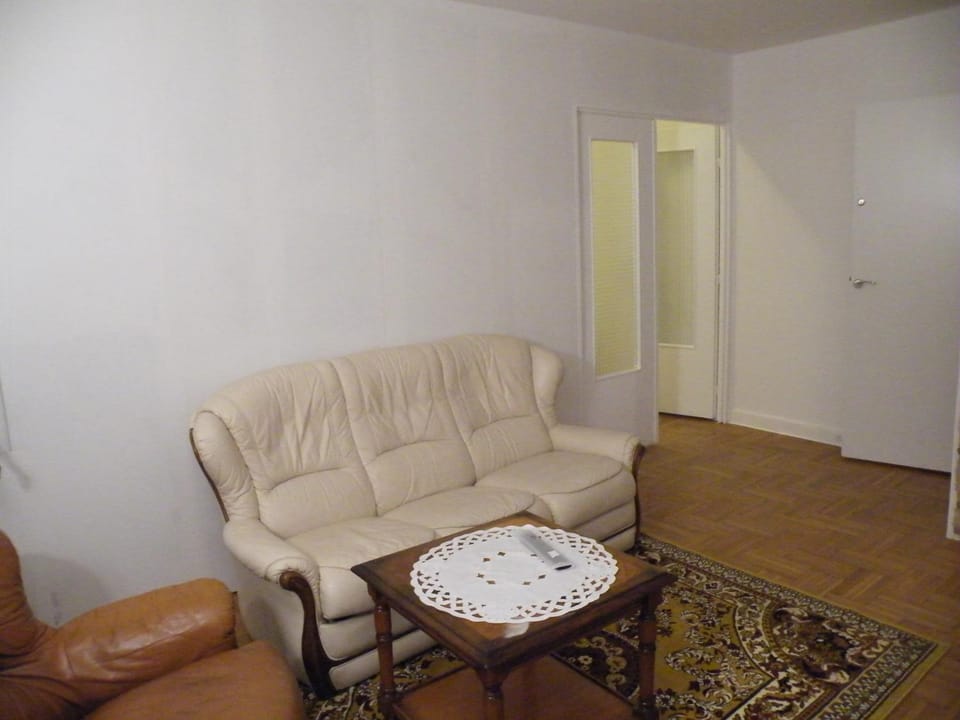 APPARTEMENT F3 -PLAISIR MOINS CHER - Jusqu'a 8Personnes Apartment in Île-de-France
