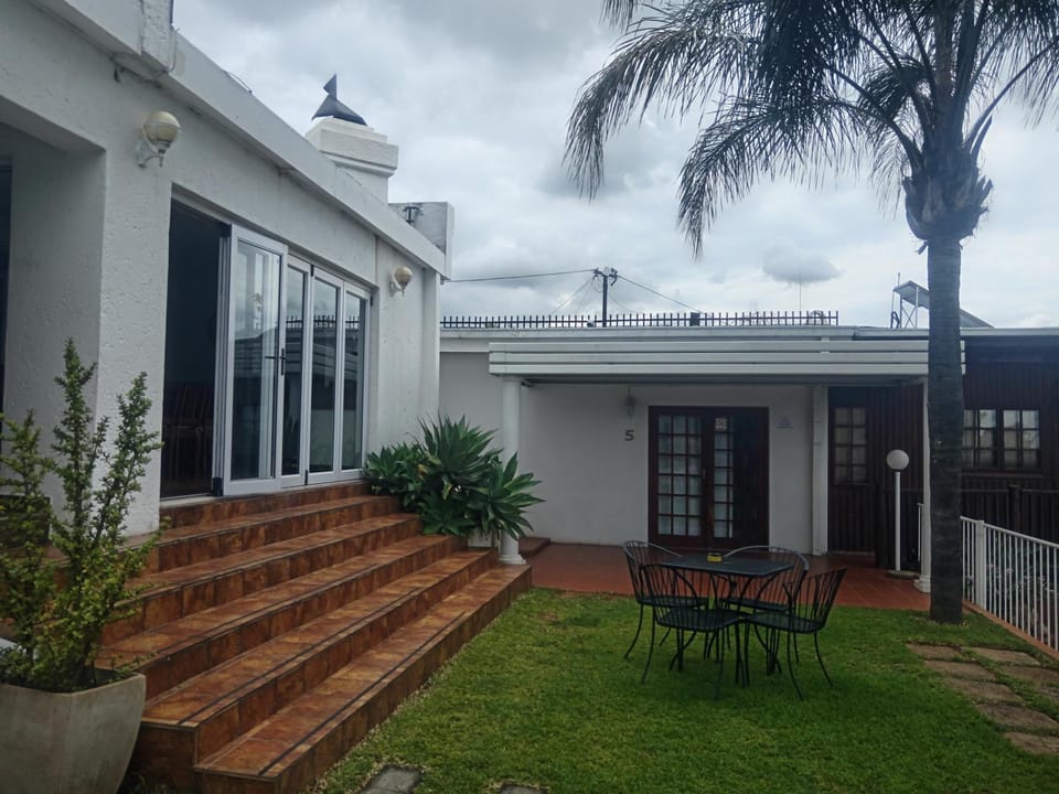 Property building, Day, Garden, Garden view