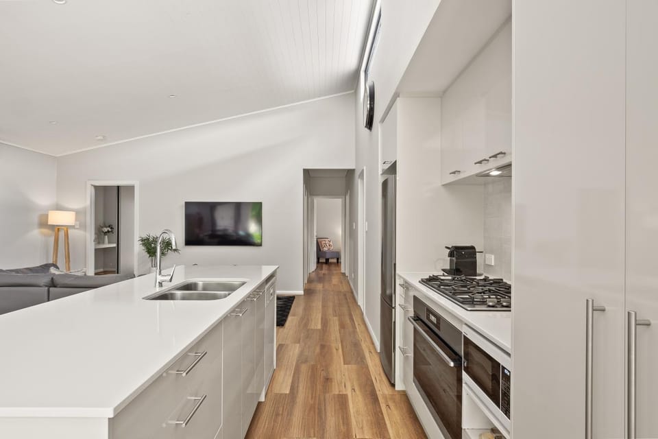 Forest Getaway - walk to Margaret River town - NEW House in Margaret River