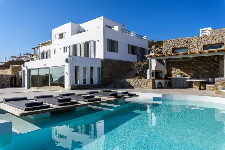 Property building, Patio, Day, Other, Pool view, Swimming pool, sunbed