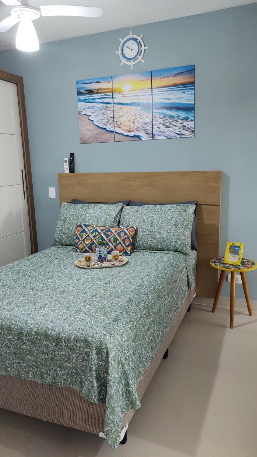 Apto Centro Ubatuba com Varanda Gourmet, Suíte, Piscina e Garagem Privativa Coberta Apartment in Ubatuba