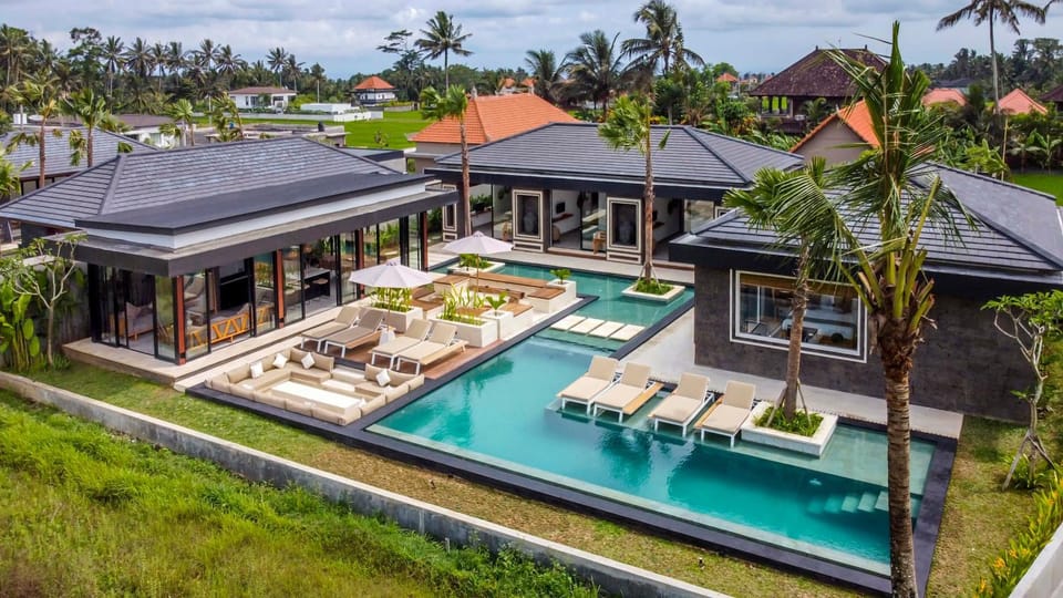 Property building, Natural landscape, Garden, Seating area, Garden view, Pool view, Swimming pool, sunbed