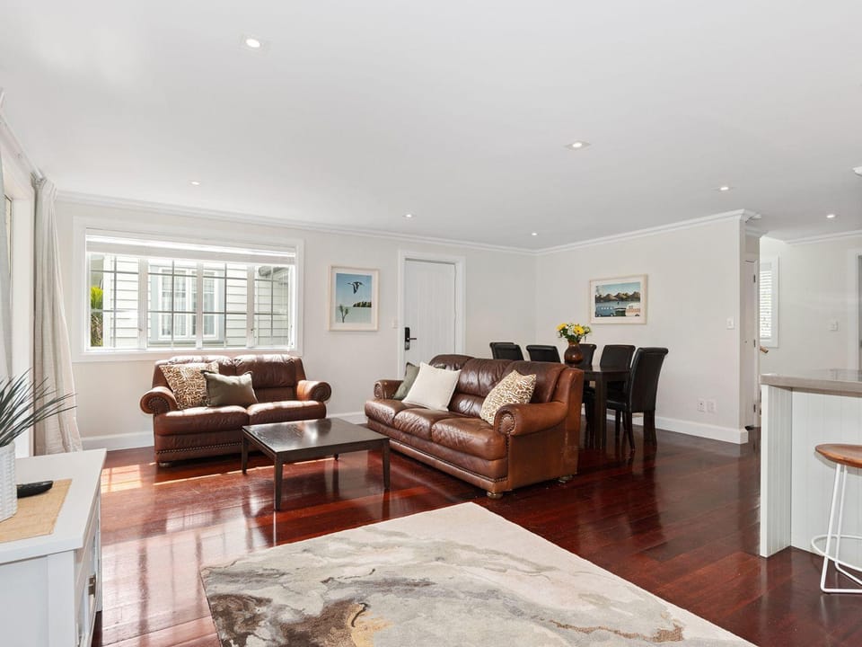 Russell Cottages - Sandy Jandal - 5 Bedroom - POOL-SPA-BBQ House in Northland