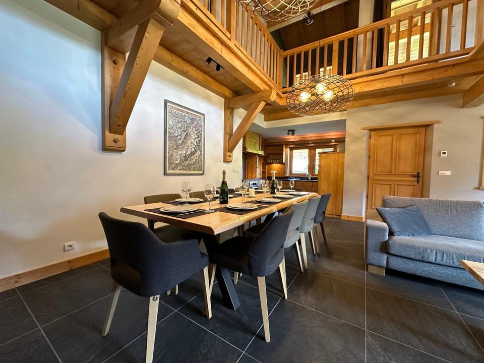 Chalet spacieux avec vue imprenable, 4 chambres et dortoir, à 5 min du centre, skis aux pieds - FR-1-624-93 Chalet in Samoëns