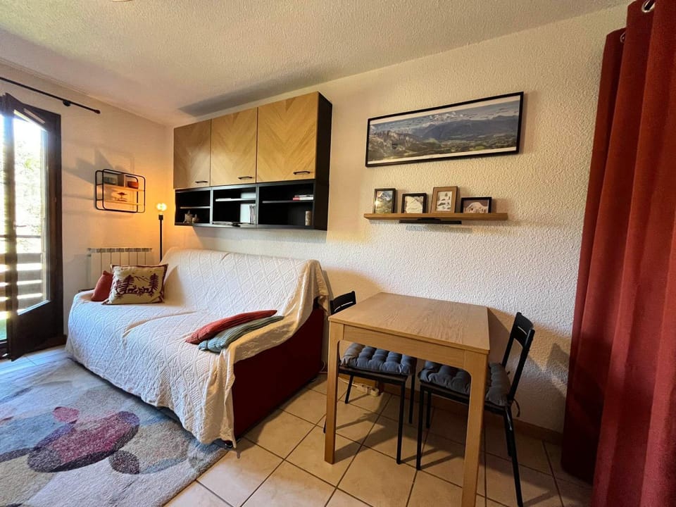 Studio chaleureux près télécabine avec parking et balcon - FR-1-624-94 Cabin in Morillon