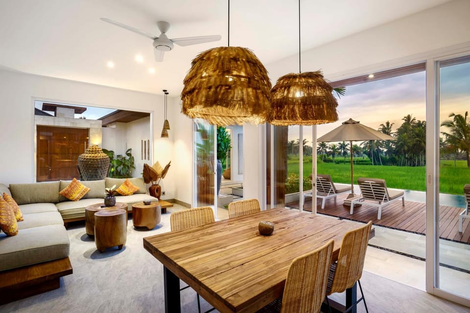 Living room, Seating area, Dining area, Pool view, internet, internet