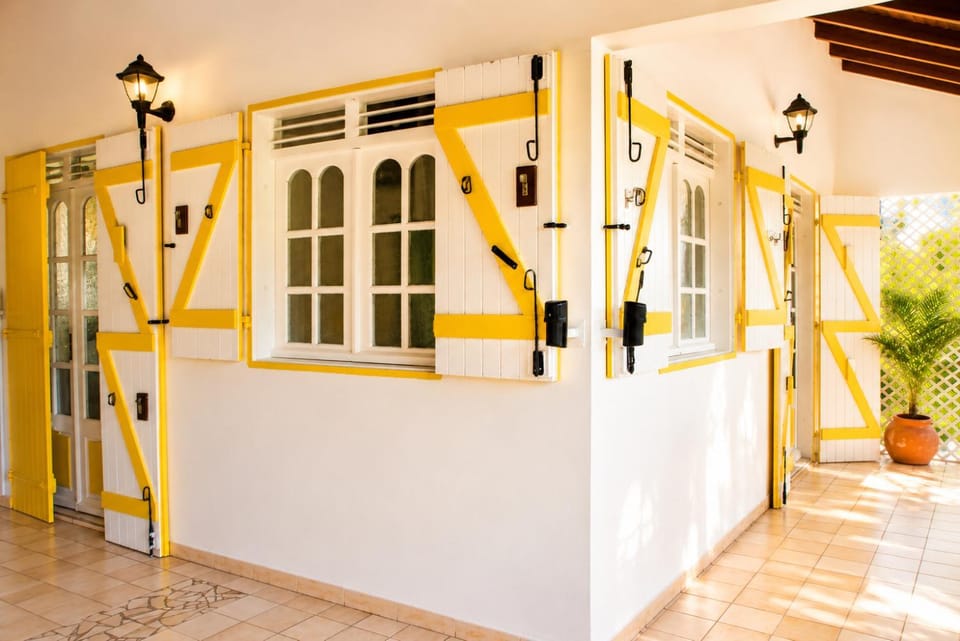 Property building, Balcony/Terrace, Balcony/Terrace