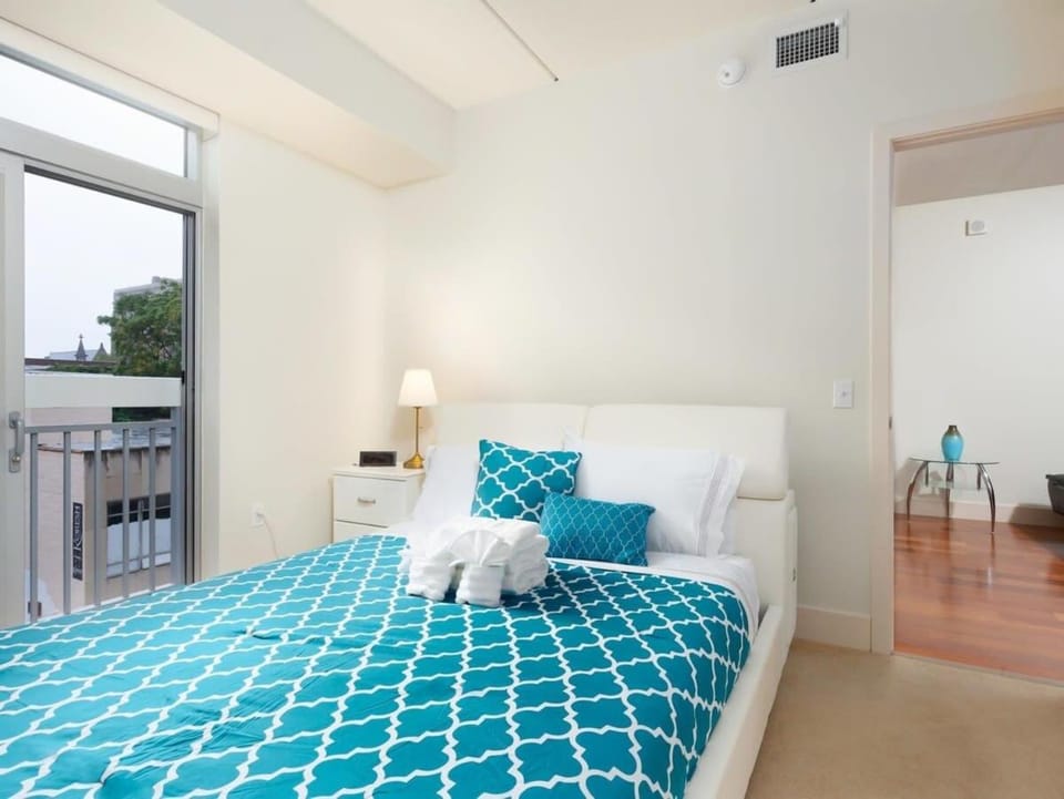 Fully Furnished 2 Bedroom 1 Bathroom Apartment near Rittenhouse apts Apartment in Rittenhouse Square