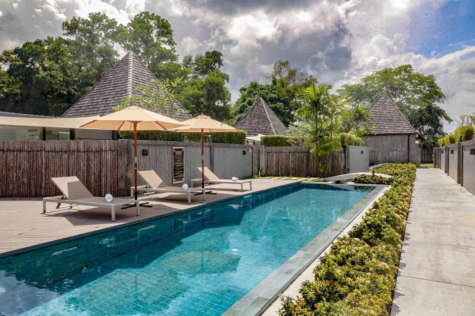 Garden view, Pool view, Swimming pool, sunbed