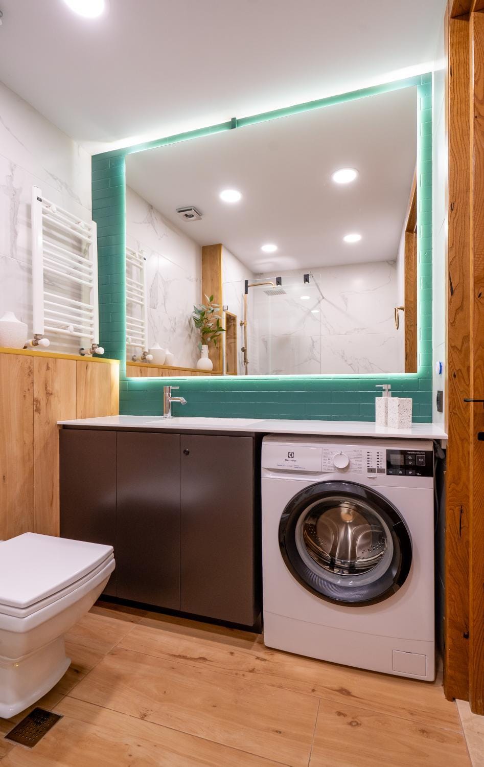 Bathroom, washing machine
