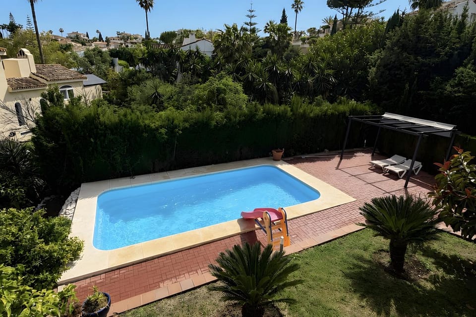 Property building, Swimming pool
