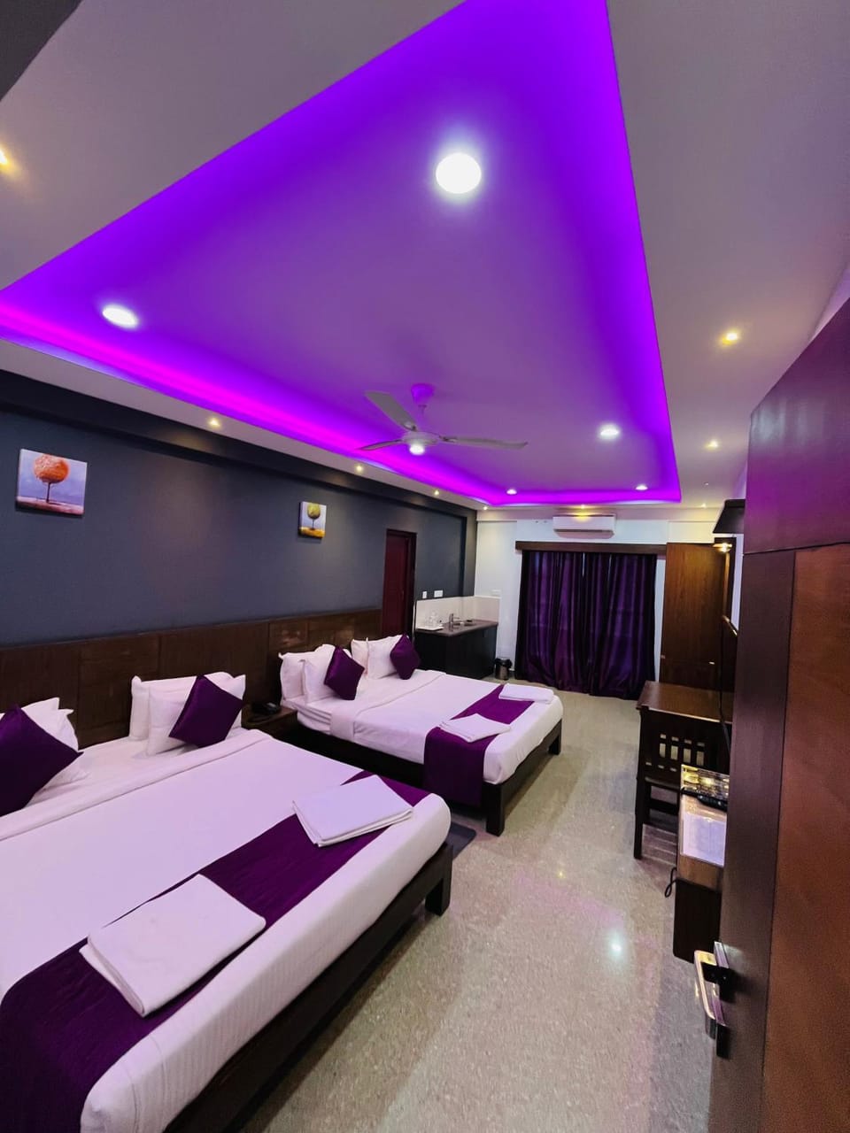Communal lounge/ TV room, Bed, TV and multimedia, Bedroom