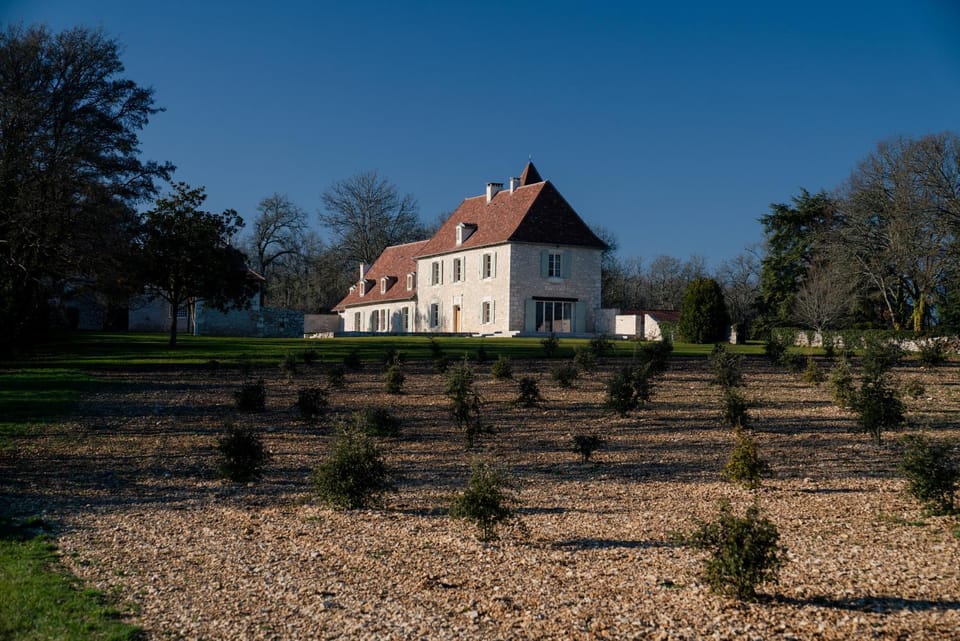 Property building, Day, Garden, Landmark view