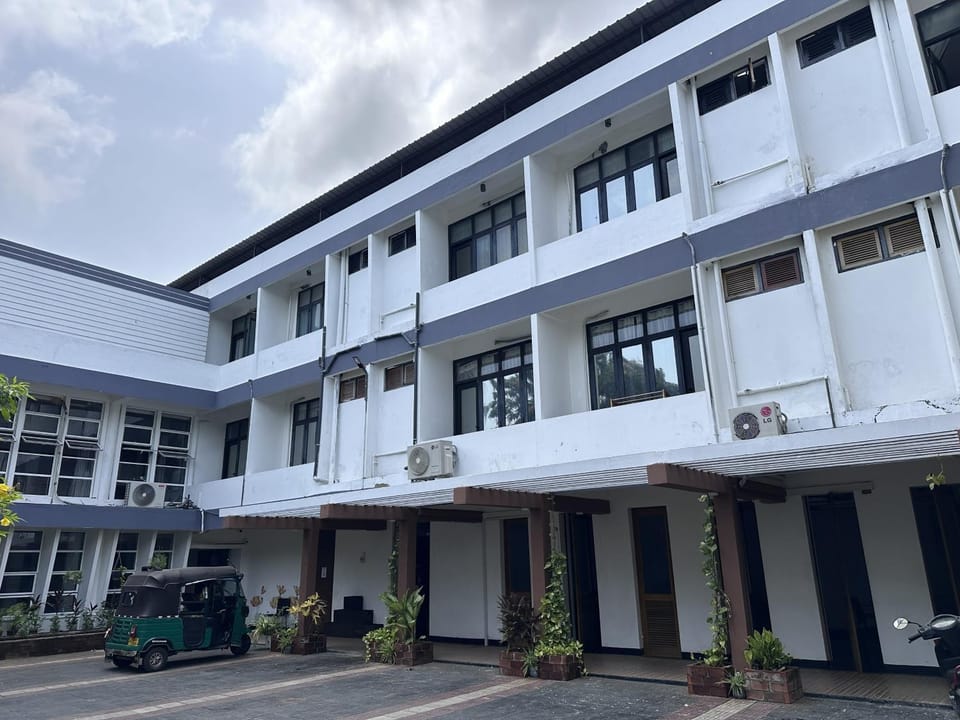 Subhas Tourist Hotel Hotel in Sri Lanka
