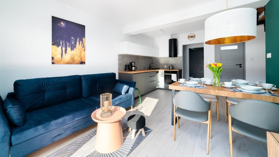 Kitchen or kitchenette, Living room, Seating area, Dining area