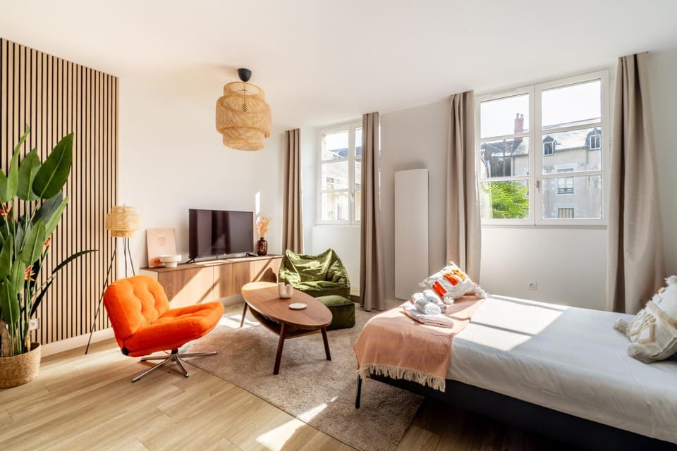 Bed, Living room