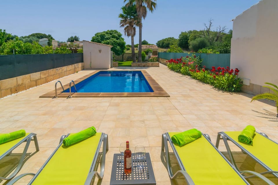Swimming pool, sunbed