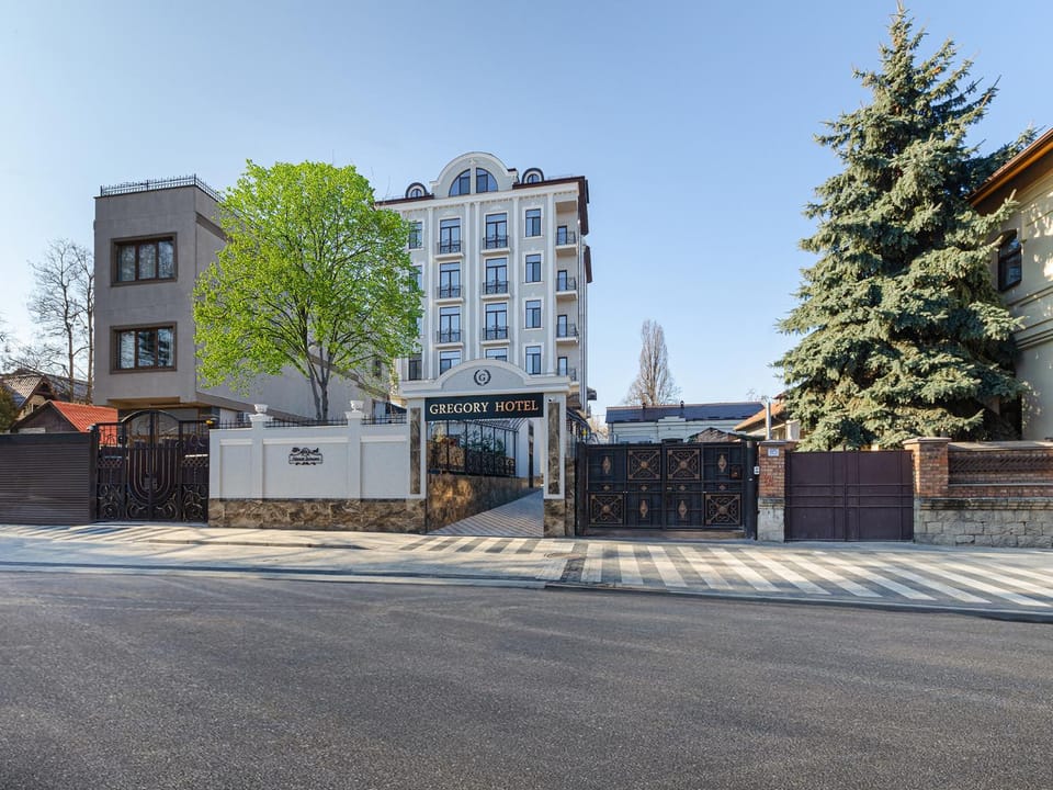 Property building, Facade/entrance