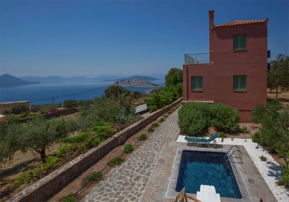 View (from property/room), Mountain view, Pool view, Swimming pool