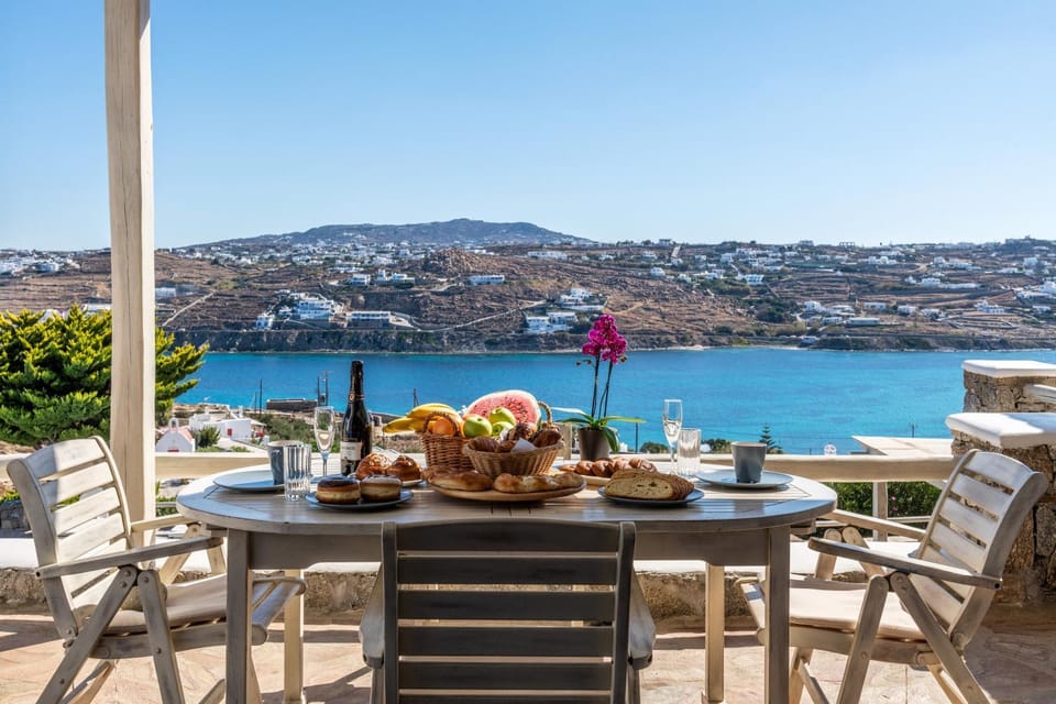 Day, Natural landscape, Balcony/Terrace, Living room, Seating area, Dining area, Sea view