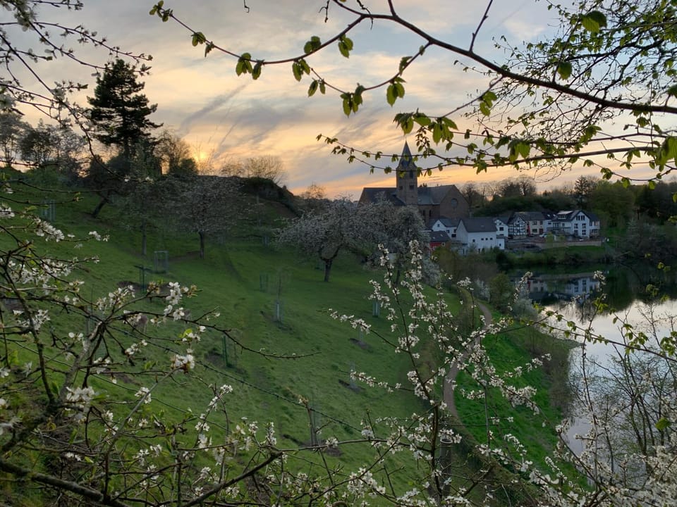 Nearby landmark, Spring