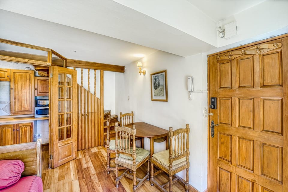 Seating area, Dining area