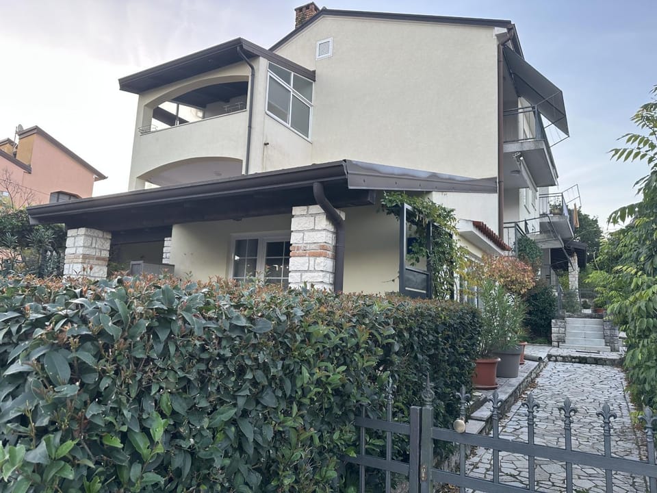 Property building, Facade/entrance, Off site