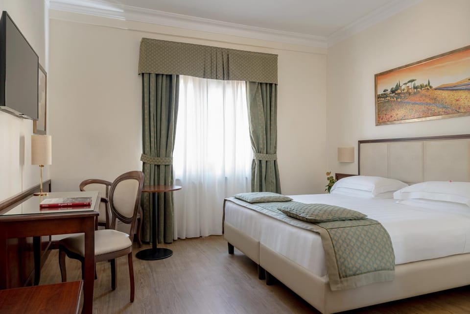 Bed, Bedroom, Street view